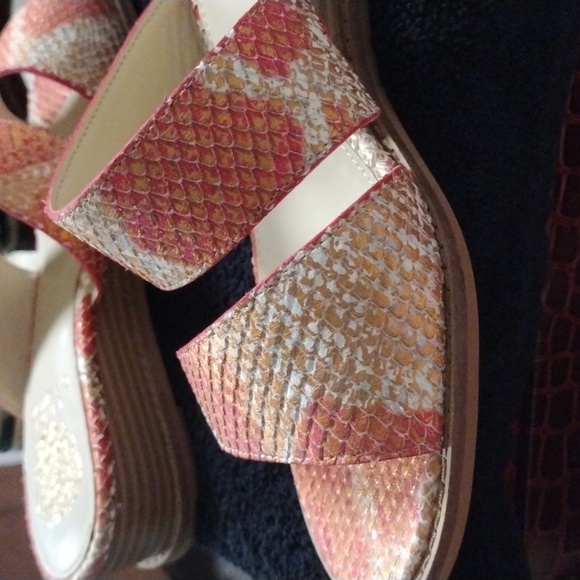 Vince Camuto NEW, Leather,7 W. - Picture 5 of 5